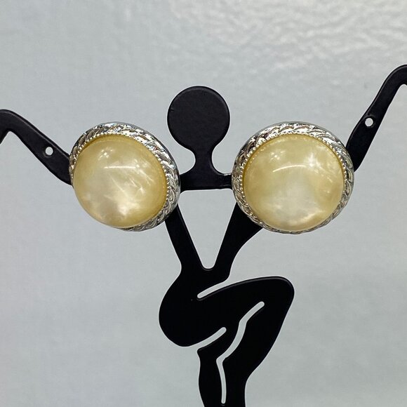 Vintage Japan Round Marbled Lucite Silver Tone Clip-On Earrings .75" - Picture 3 of 6